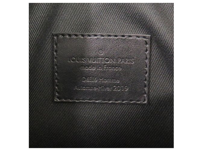 Borsa a spalla Louis Vuitton Soft Trunk in pelle Taiga arcobaleno Nero - vista 7