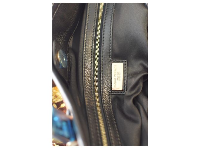 Borsa tote Vanitas in velluto nero Barocco Gianni Versace con corona dorata - vista 15