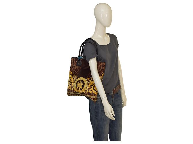 Borsa tote Vanitas in velluto nero Barocco Gianni Versace con corona dorata - vista 17