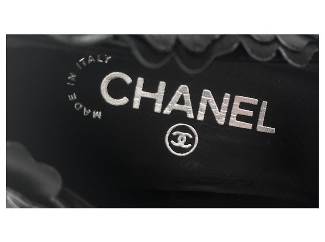 Tacchi decorati con camelia 3D Chanel Primavera 2010 Nero - vista 10