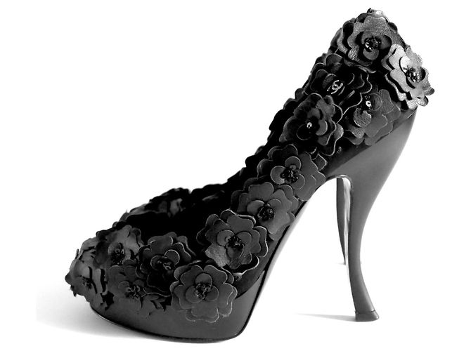 Tacchi decorati con camelia 3D Chanel Primavera 2010 Nero - vista 2