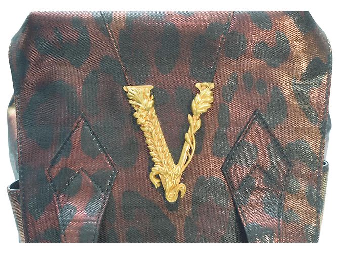 Zaino in pelle metallica con stampa leopardata Virtus di Gianni Versace con logo V barocco dorato Multicolore - vista 11
