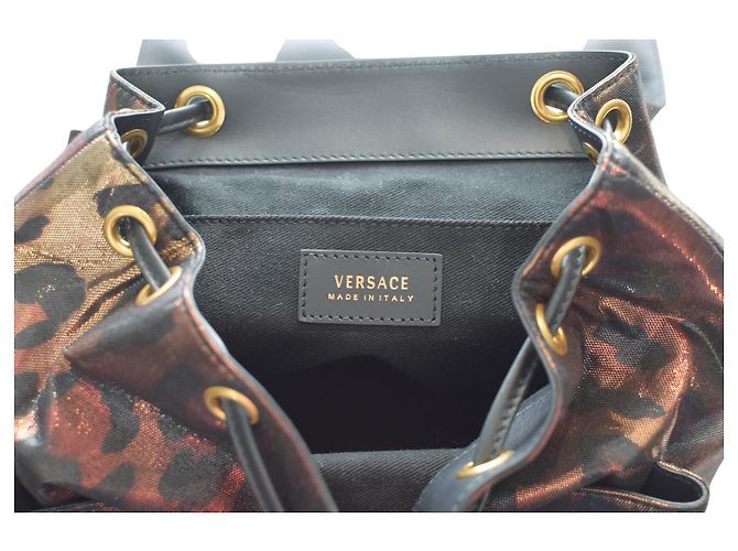 Zaino in pelle metallica con stampa leopardata Virtus di Gianni Versace con logo V barocco dorato Multicolore - vista 14