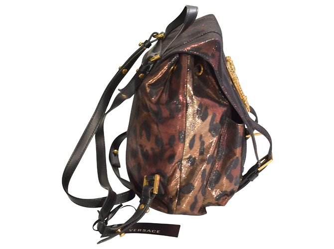 Zaino in pelle metallica con stampa leopardata Virtus di Gianni Versace con logo V barocco dorato Multicolore - vista 3