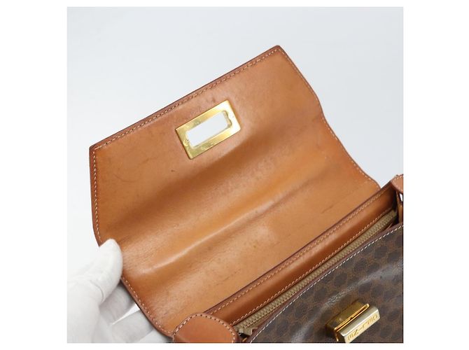 Céline CELINE Macadam Canvas Handtasche aus PVC-Leder in Braun und Gold Auth 172055 Golden - Ansicht 16