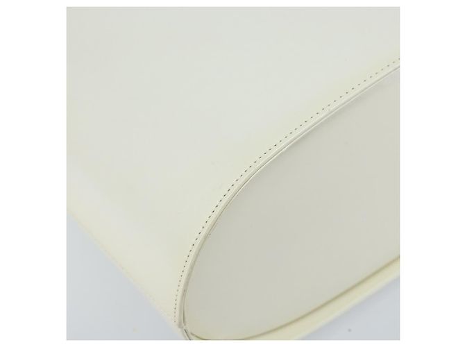 Borsa a Spalla Vala in Pelle Bianca e Argento di Salvatore Ferragamo Auth BA10620 Bianco - vista 12