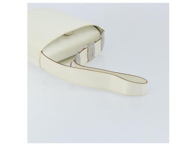 Borsa a Spalla Vala in Pelle Bianca e Argento di Salvatore Ferragamo Auth BA10620 Bianco - vista 8