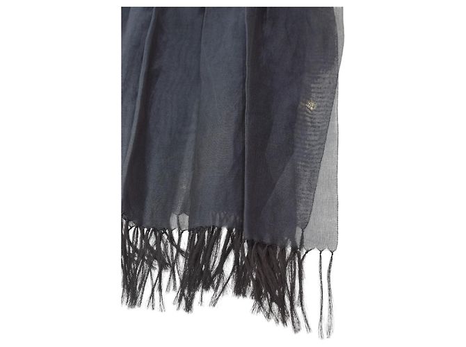 Sciarpa lunga plissettata trasparente blu navy e nera di Issey Miyake con frange - vista 6