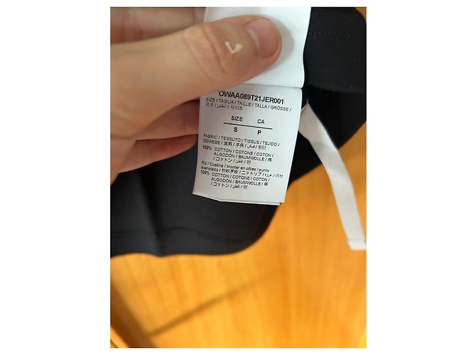 Off White Off-White Schwarzes T-Shirt mit Rotem Blumenmuster - Ansicht 5