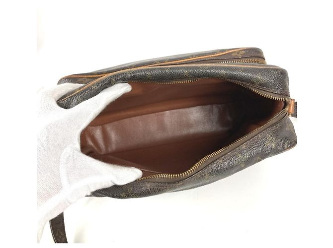 Borsa a Spalla Monogram Nile di Louis Vuitton Marrone Monogramma - vista 11