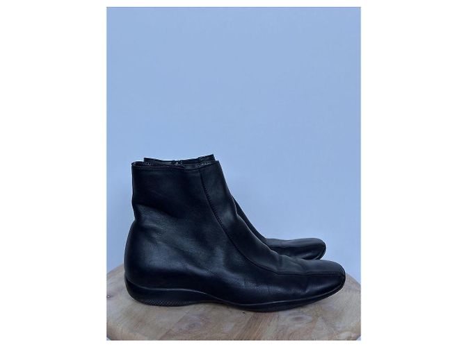 Botines Prada de cuero negro - vista 3