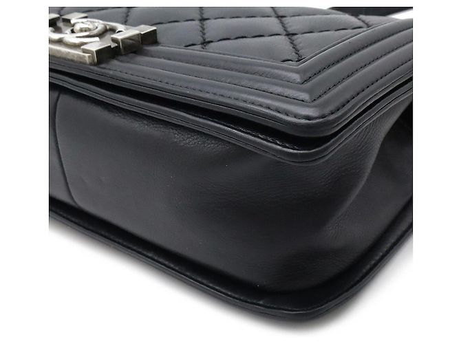 Sac à épaule en cuir Chanel Boy Noir - vue 3
