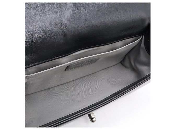 Sac à épaule en cuir Chanel Boy Noir - vue 5