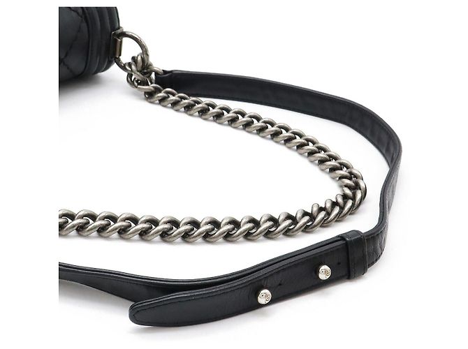 Sac à épaule en cuir Chanel Boy Noir - vue 7