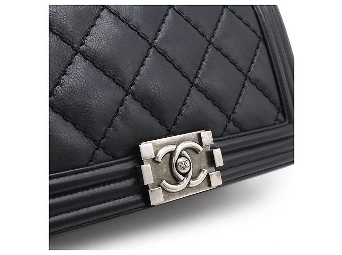 Sac à épaule en cuir Chanel Boy Noir - vue 8