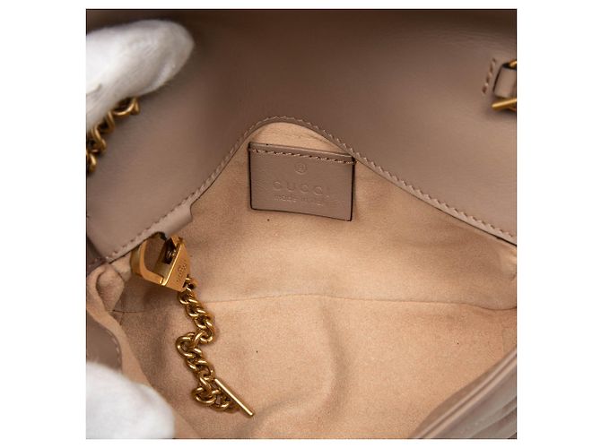Gucci Borsa a tracolla mini GG Marmont Matelasse in pelle di vitello marrone - vista 4