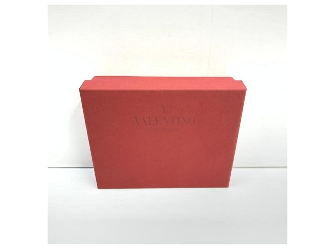 Portefeuille clouté Valentino Garavani en noir - vue 10