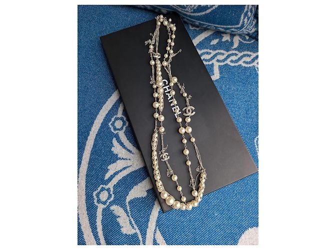 Chanel Collar largo de perlas con logo en plata esterlina 14K Hardware de plata - vista 12