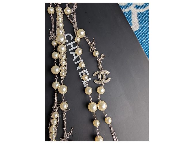 Chanel Collar largo de perlas con logo en plata esterlina 14K Hardware de plata - vista 14