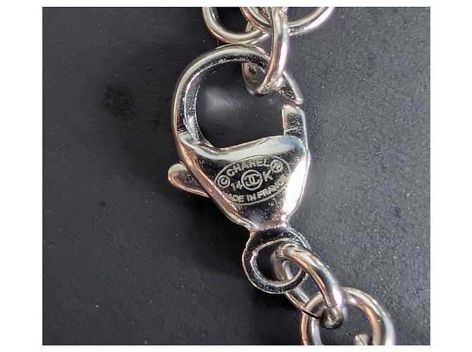 Chanel Collar largo de perlas con logo en plata esterlina 14K Hardware de plata - vista 2