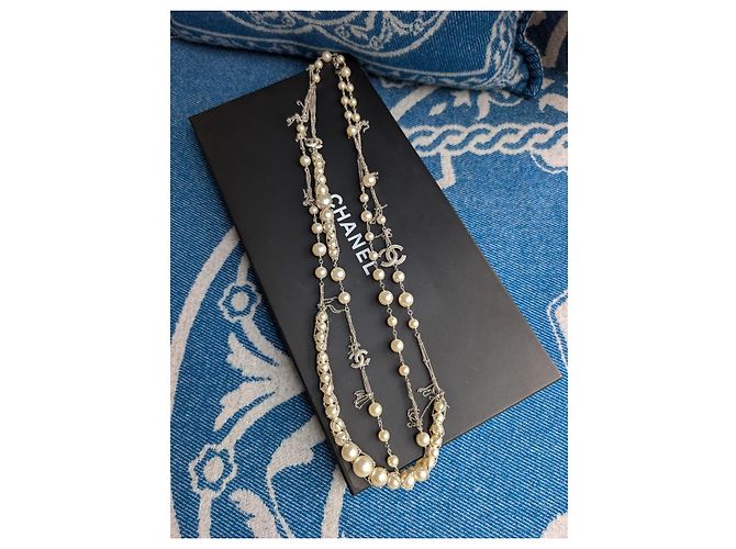 Chanel Collar largo de perlas con logo en plata esterlina 14K Hardware de plata - vista 3
