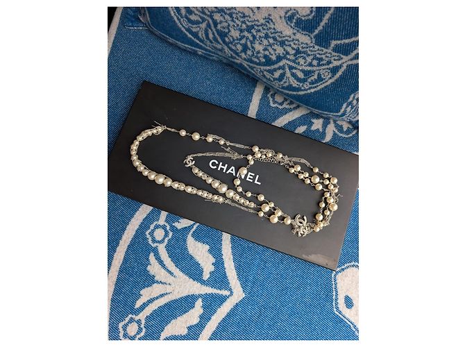 Chanel Collar largo de perlas con logo en plata esterlina 14K Hardware de plata - vista 7
