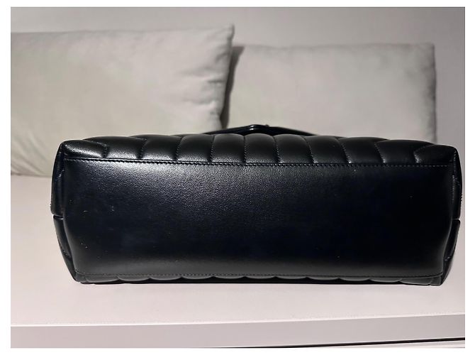 Yves Saint Laurent Bolsa Medium Loulou em couro preto acolchoado - vista 3