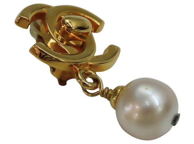 Timeless Vintage Ohrringe von Chanel aus vergoldetem Material mit Kunstperlen Golden - Ansicht 4