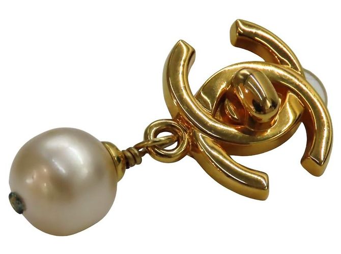 Timeless Vintage Ohrringe von Chanel aus vergoldetem Material mit Kunstperlen Golden - Ansicht 5