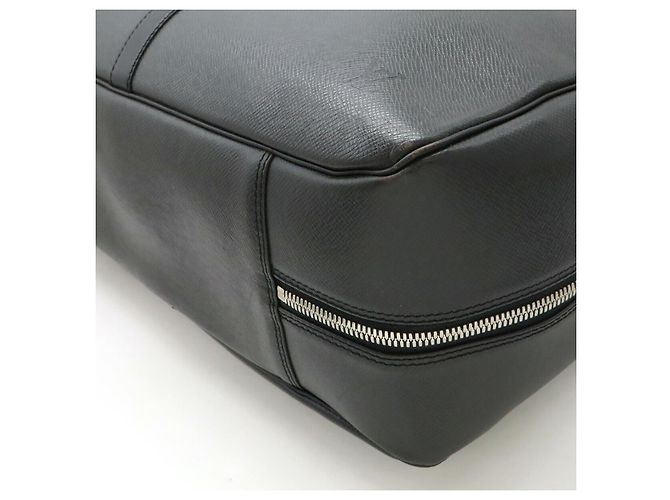 Borsa Boston Elanga Taiga Louis Vuitton Nero - vista 3