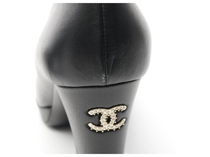 Timeless Décolleté in pelle verniciata Chanel Coco Mark Nero - vista 10