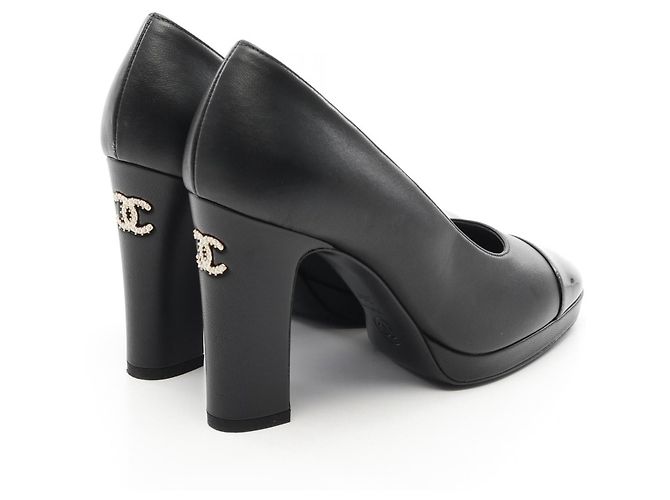 Timeless Décolleté in pelle verniciata Chanel Coco Mark Nero - vista 2