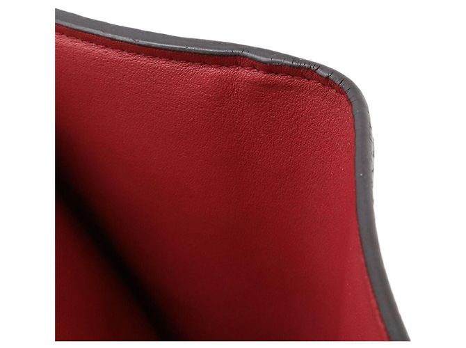 Cartera Compacta Capucines Taurillon Louis Vuitton Negro - vista 6