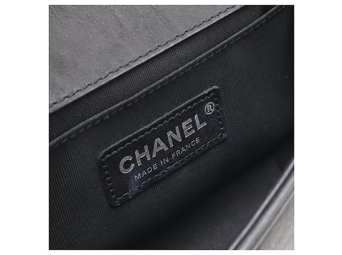Chanel Boy Leder Schultertasche mit Kette Schwarz - Ansicht 6