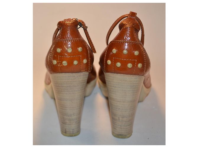 Décolleté Tod's con plateau in vernice marrone - vista 4
