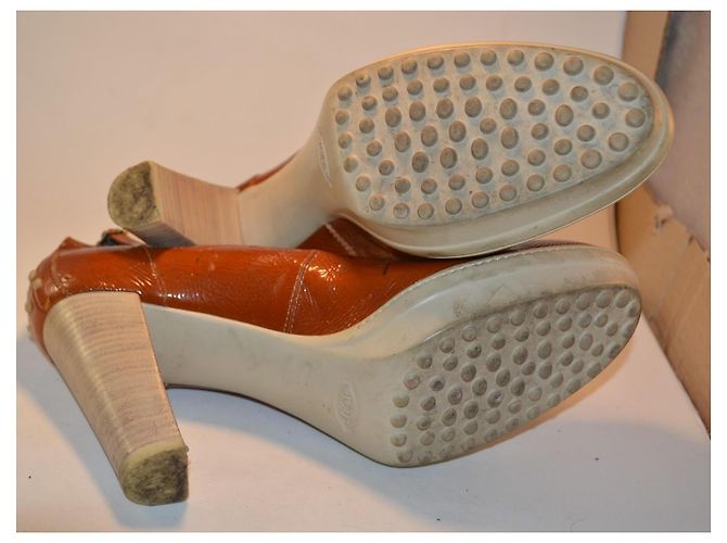 Décolleté Tod's con plateau in vernice marrone - vista 6