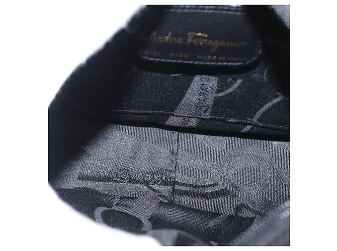 Bolsa de Ombro Vala em Camurça Preta e Dourada Auth BA10372 da Salvatore Ferragamo Preto Dourado - vista 17