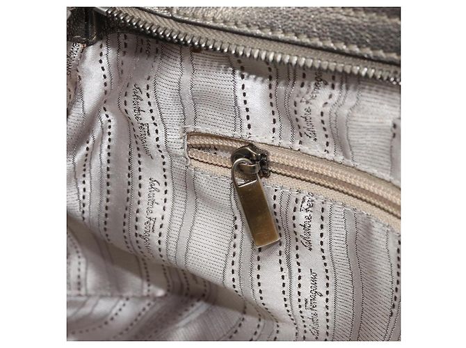 Borsa a mano Gancini in pelle Salvatore Ferragamo oro Auth ka2356 D'oro - vista 22