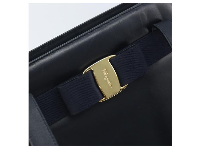 Borsa a Spalla Vara Ribbon in Pelle Blu Navy e Oro Auth BA10602 di Salvatore Ferragamo - vista 14