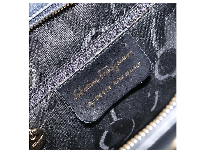 Borsa a Spalla Vara Ribbon in Pelle Blu Navy e Oro Auth BA10602 di Salvatore Ferragamo - vista 16