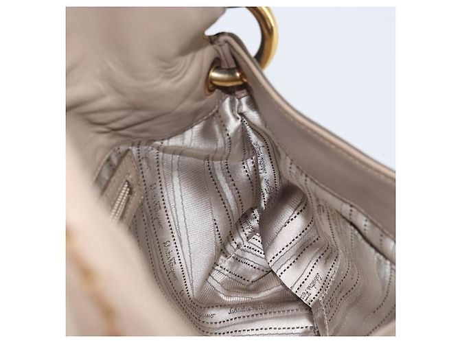 Borsa a mano Gancini in pelle beige e oro Auth BA10615 di Salvatore Ferragamo D'oro - vista 18