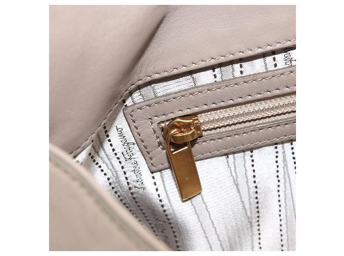 Borsa a mano Gancini in pelle beige e oro Auth BA10615 di Salvatore Ferragamo D'oro - vista 20