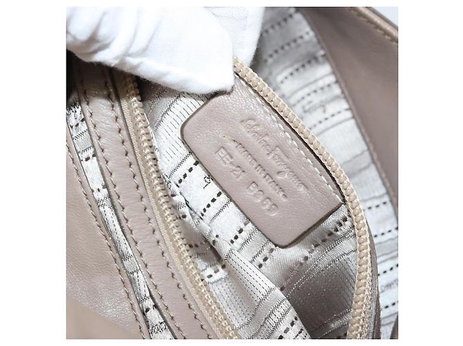 Borsa a mano Gancini in pelle beige e oro Auth BA10615 di Salvatore Ferragamo D'oro - vista 22