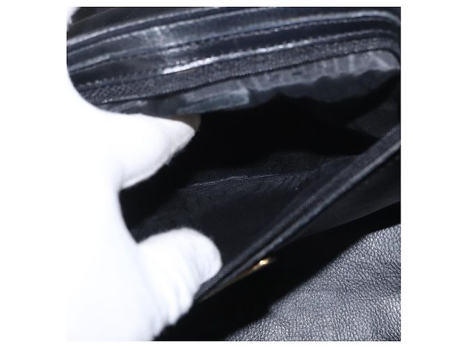Bolso de mano FENDI de cuero negro y dorado Auth 169891 - vista 22