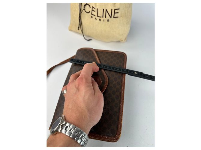 Céline Vintage Crline Paris Triomphe Monogramm Leder Schulter- / Umhängetasche Braun - Ansicht 14
