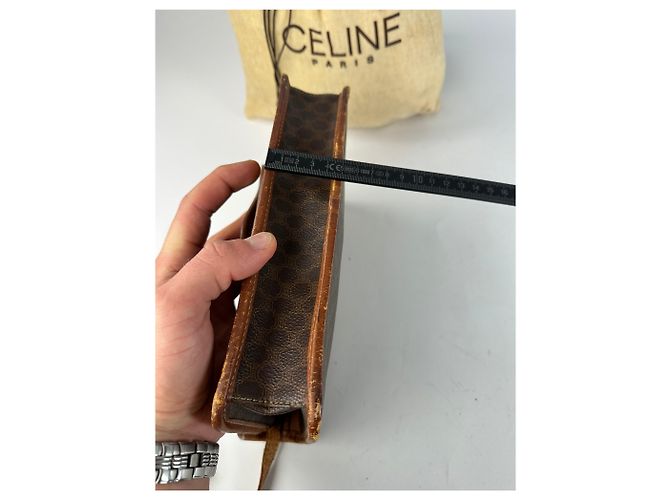 Céline Vintage Crline Paris Triomphe Monogramm Leder Schulter- / Umhängetasche Braun - Ansicht 15