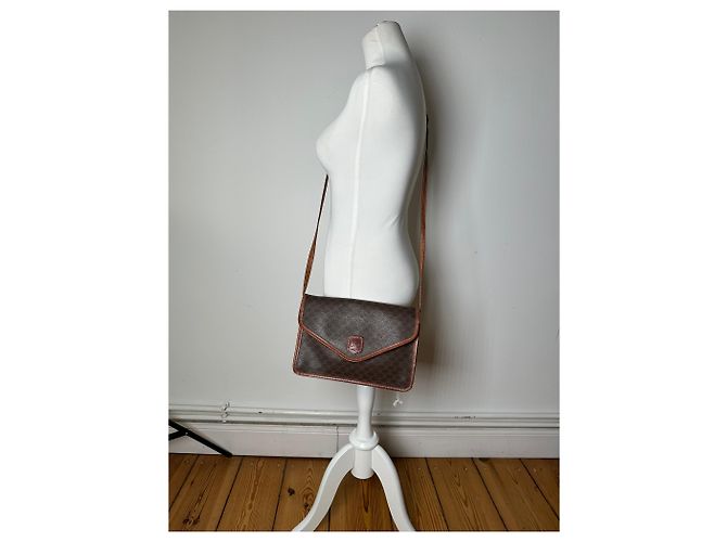 Céline Vintage Crline Paris Triomphe Monogramm Leder Schulter- / Umhängetasche Braun - Ansicht 4