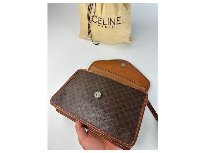 Céline Vintage Crline Paris Triomphe Monogramm Leder Schulter- / Umhängetasche Braun - Ansicht 8