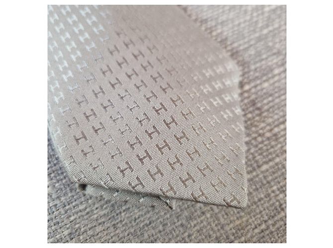 Hermès Hermes Gray Silk Tie with H Pattern Grey - view 6