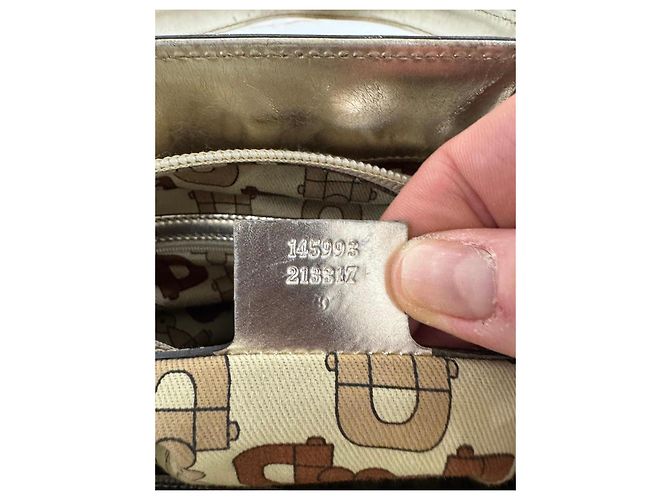 Bolsa Gucci em couro laminado dourado - vista 15